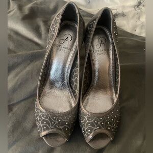 Silver/ grey heels size 7
